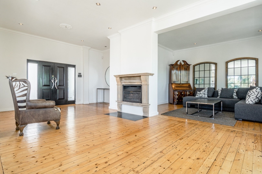 To Let 1 Bedroom Property for Rent in Green Point Western Cape